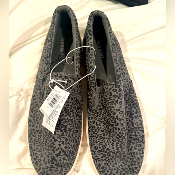 Old Navy Slip-on Sneakers Size 11 - Picture 1 of 2